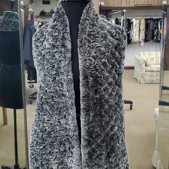 Knitted Rex Rabbit Fur Scarf with Fringe - Picture 3 of 5